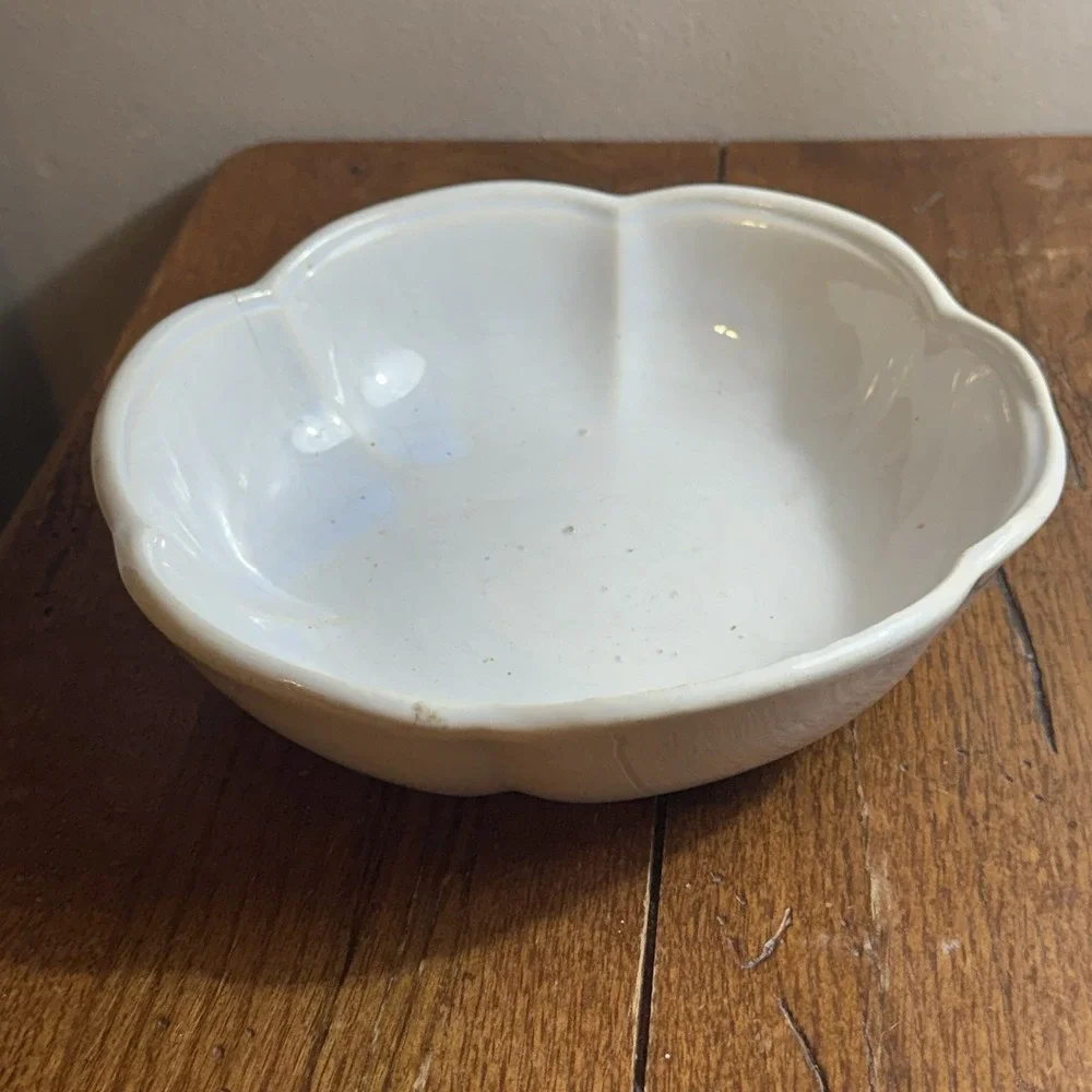 Vintage Art Deco McCoy Pottery Fruit Bowl 7528 Lt Blue Scalloped Rim Pre Owned